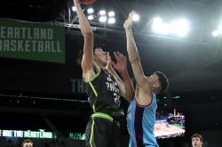 爱游戏体育 -塞维利亚训练开放日，赛后绝杀压哨引欢呼，德甲在即，纪律约束更严格(马德里竞技vs塞维利亚)