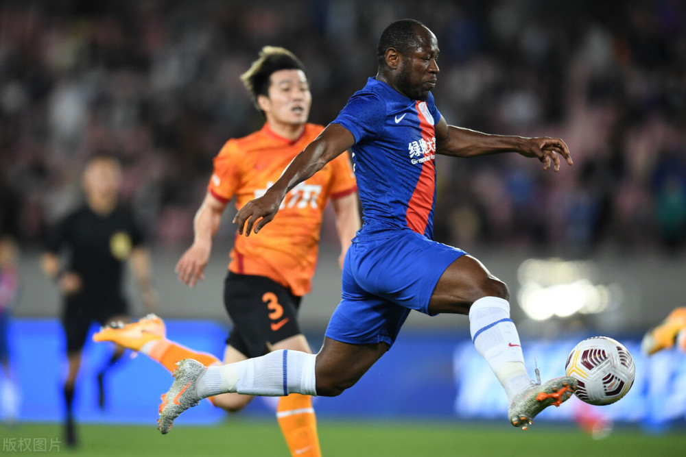 今晚巴塞罗那调整名单以备德国杯，单刀错失环节打磨，话题不断，训练强度明显提升的简单介绍