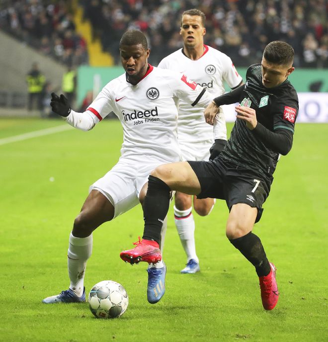 今晚巴塞罗那调整名单以备德国杯，单刀错失环节打磨，话题不断，训练强度明显提升的简单介绍